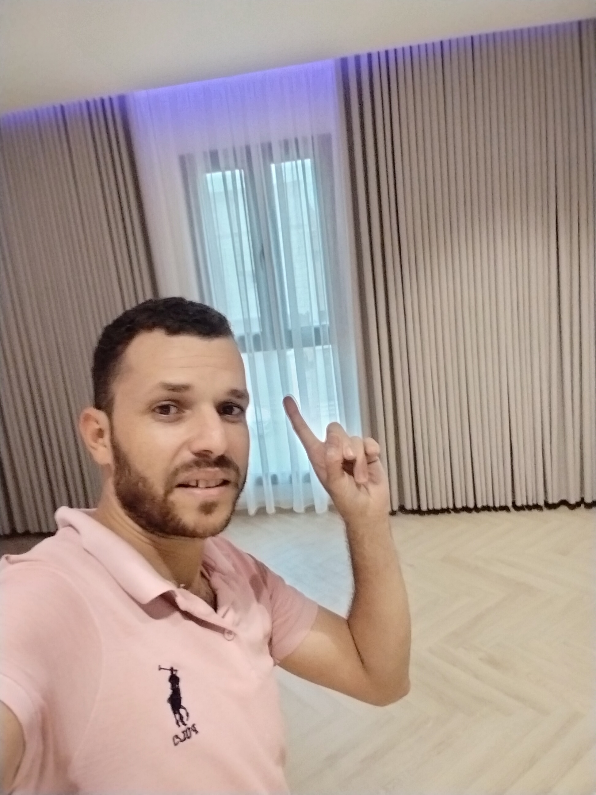 ستاير حديثه