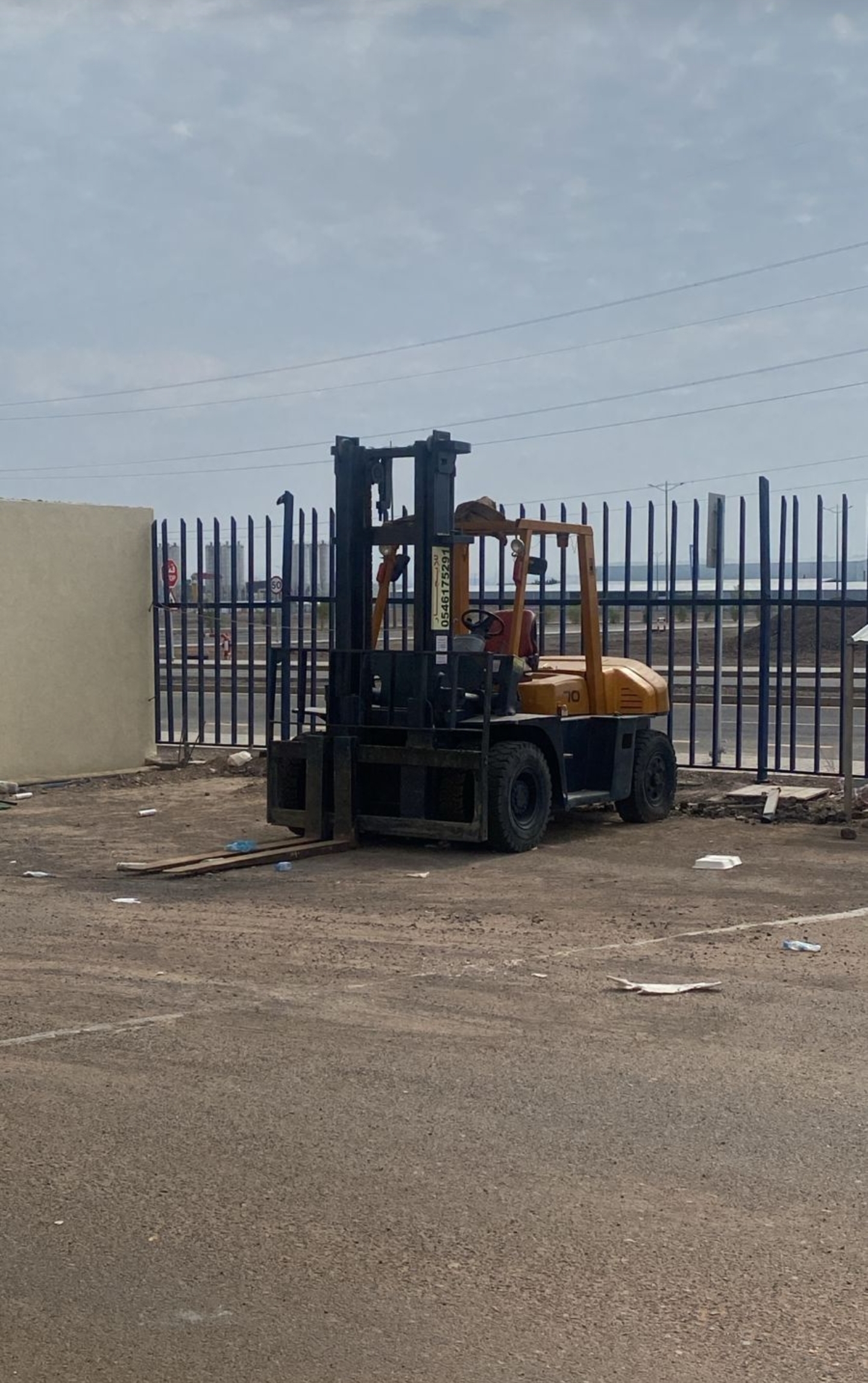 سيزرات لفت مان لفت للايجار رافعات بكل احجامها للايجار اليومي والشهري 