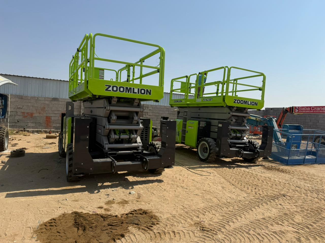 سيزرات لفتات مان لفتات رافعات مقصيه سقالات كهربائيّة 